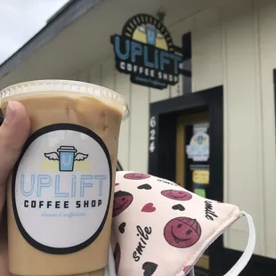 THE BEST iced sugar free vanilla/hazelnut latte with oat milk! YUM