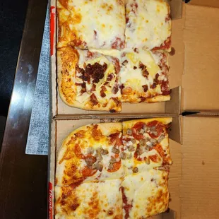 2 toppingless pizzas