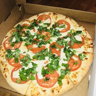 Margherita Pizza ; Fresh Basil , Fresh Tomato , Mozzarella Chesse * (No Sauce)