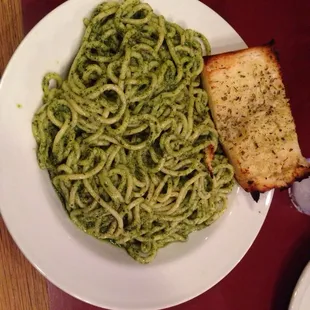 Pesto spaghetti with garlic bread.