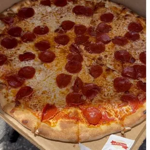 18 in pepperoni pizza