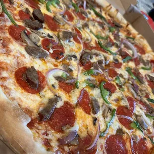 Want good pizza?   This is the place!  Upper Crust is by far the best pizza in the state of Florida.  A hidden gem in Celbration.