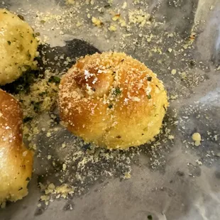Garlic knots