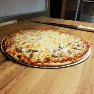 16 inch sausage and muchrooms!!