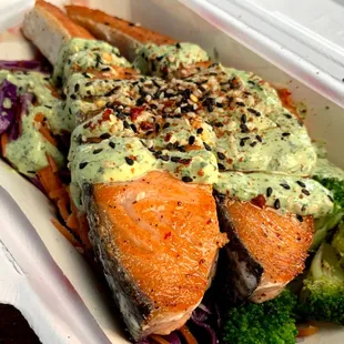 salmon bowl (full)