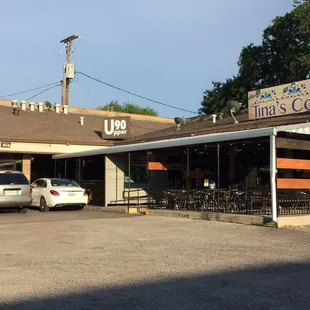 the outside of a restaurant