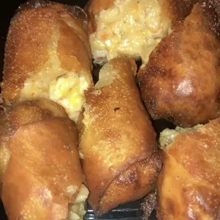 Mac &amp; cheese seafood egg rolls