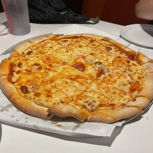 Delicious pepperoni pizza. Reminds me of the old school pizzerias I grew up on.