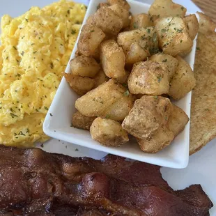 Sunday&apos;s Bruch- bacon cheese omelette home fries