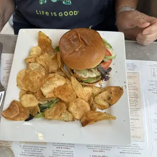 Cheeseburger and chips