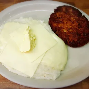 Salmon Cakes with cheesy grits!!!!!!!