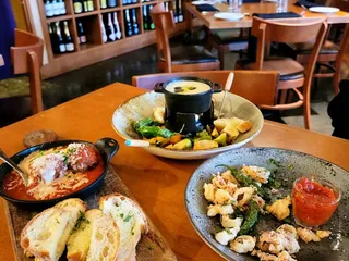 CRÚ Food & Wine Bar