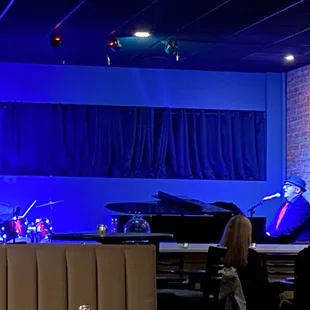 Mike&apos;s live music