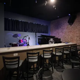 Piano bar seating