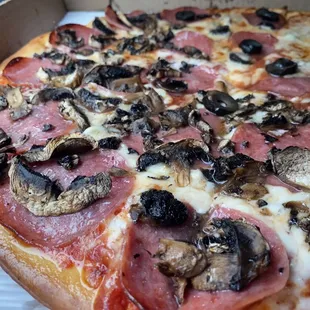 Salami on pizza, yes please!