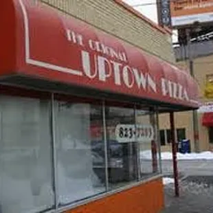 the outside of the restaurant