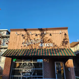 the outside of the restaurant