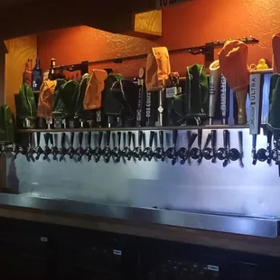 NO TAPS .. compressor out for over a week!! So disappointed in Uptown Sports Bar. Rating a zero.