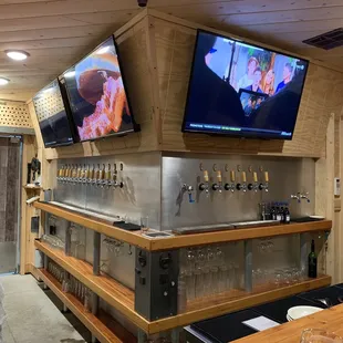 Uptowner Pub & Patio
