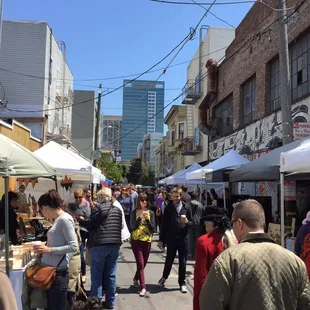 The @UrbanAirMarket in SF. I had no idea this existed!  Don't know if #hayesvalley looks like #portlandia or vice versa.