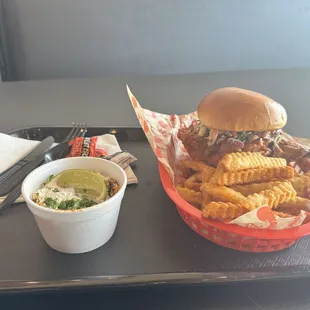 Sando Combo y Cup Of Seasoned Street Corn