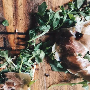 Urban amore: fig preserve, prosciutto, arugula and goat cheese pizza