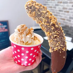 Horchata Froyo and chocolate banana w/ peanuts