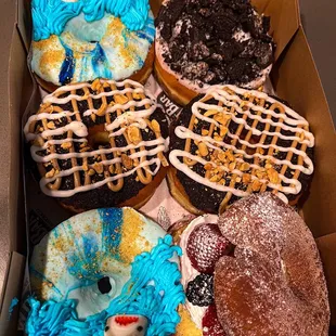 Oreo cookie donut, mud pie donut, birthday cake donut (shark donut) .