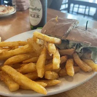 California sandwich w/fries #25