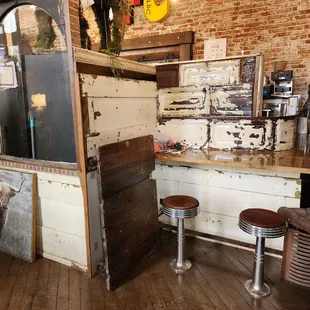 Seating bar