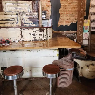 Seating bar