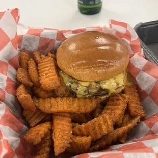 Plain cheeseburger with sweet potato fries