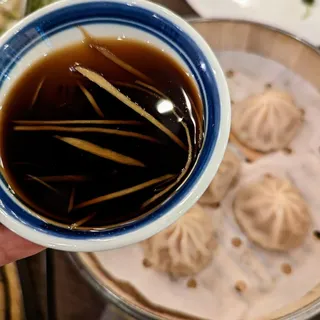 D4. () / Xiao Long Bao Pork Soup Dumpling (5)