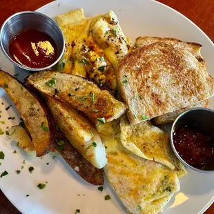 Midwest Omelette Breakfast. So good! Served w delicious apple preserves