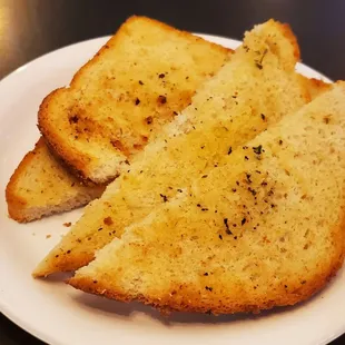 The garlic bread that I selected as an extra side to my meal.