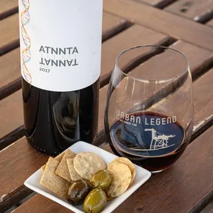 a glass of wine and a plate of crackers