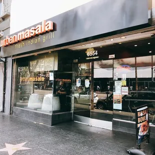 the outside of a restaurant