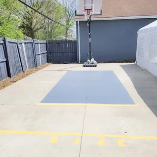 Basketball hoop