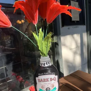 Cute table decor at a dog friendly patio!