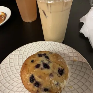 Oat milk brown sugar iced latte 20 oz and a gluten free blueberry muffin