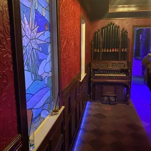 Winchester Mystery House hole