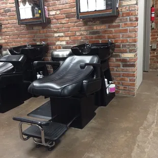 The shampoo bowls. I love the lay back style chairs