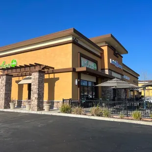12/14/22 Exterior/entrance, outside seating