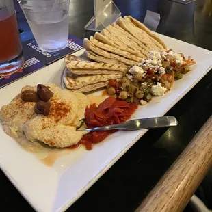 Hummus plate