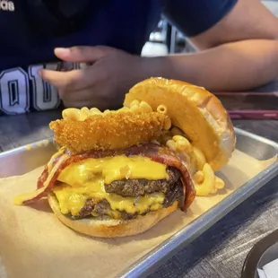 S'mac and Cheese Burger