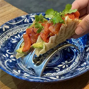 Spicy tuna tacos (IG: hangryforwhat)