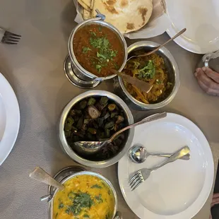 Dal, bindi, bhaighan, naan
