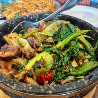 T12. Boneless Duck in Clay Pot