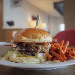 Fondue burger with sweet potato fries