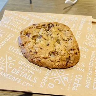 Oatmeal raisin cookie